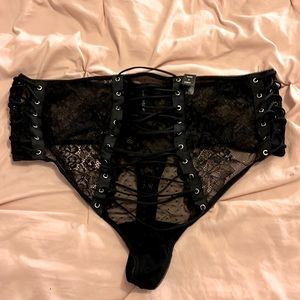 NWT Torrid size 1 high rise thong
